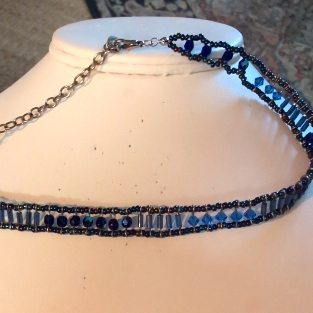 VTG Robert Rose Choker